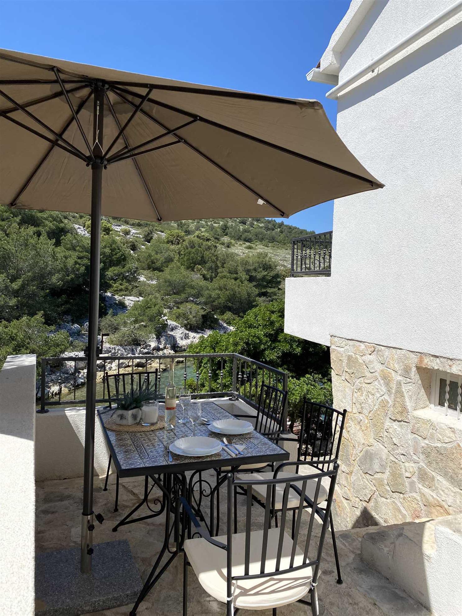 Bliue serenity retreat in Žut, island of Kornati